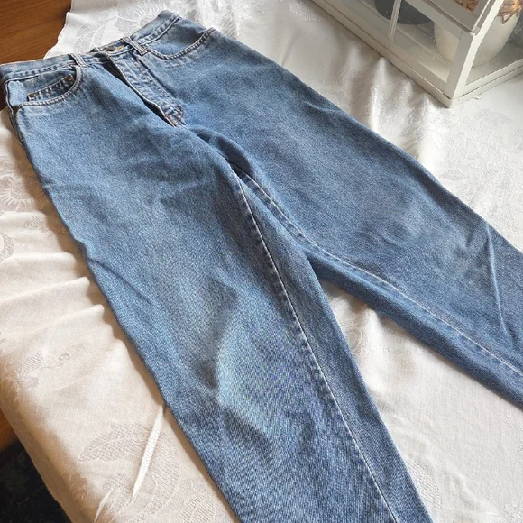 Vintage High Rise Mid Wash Mom Jeans - Picture 2 of 14